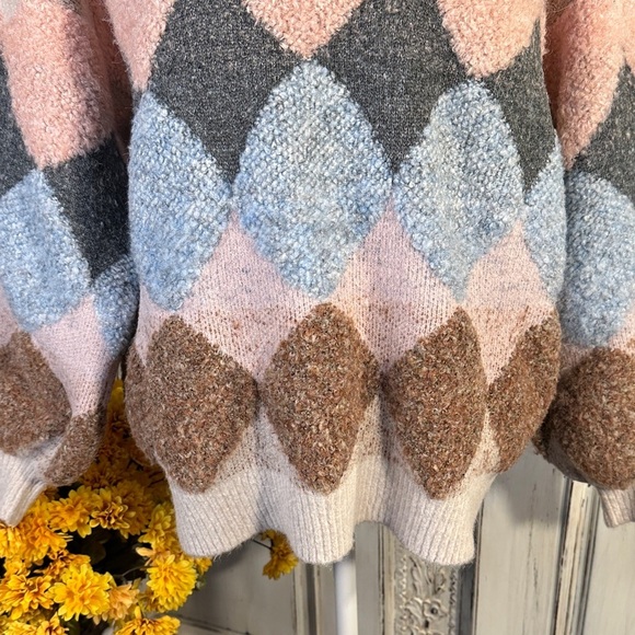 Fable Colorful Geometric Diamond Pattern Plush Women’s Sweater - Picture 5 of 12